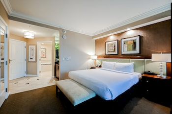 stripviewsuites two bedroom at signature