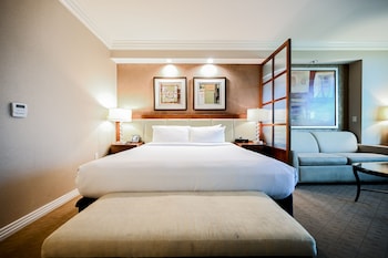 stripviewsuites two bedroom at signature