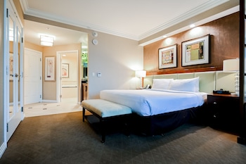 stripviewsuites two bedroom at signature