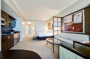 stripviewsuites two bedroom at signature