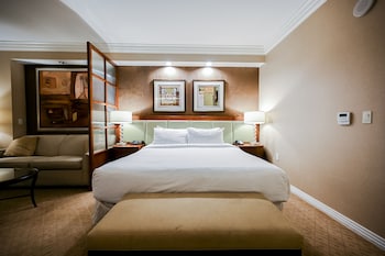 stripviewsuites two bedroom at signature