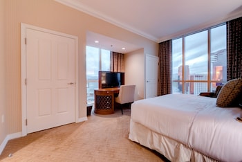 stripviewsuites two bedroom at signature