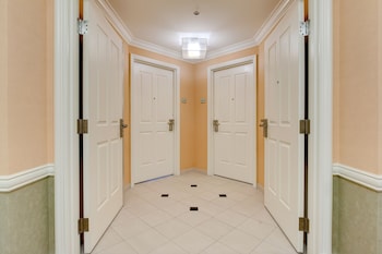 stripviewsuites two bedroom at signature