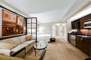 stripviewsuites two bedroom at signature