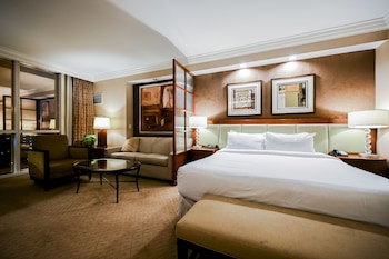 stripviewsuites two bedroom at signature