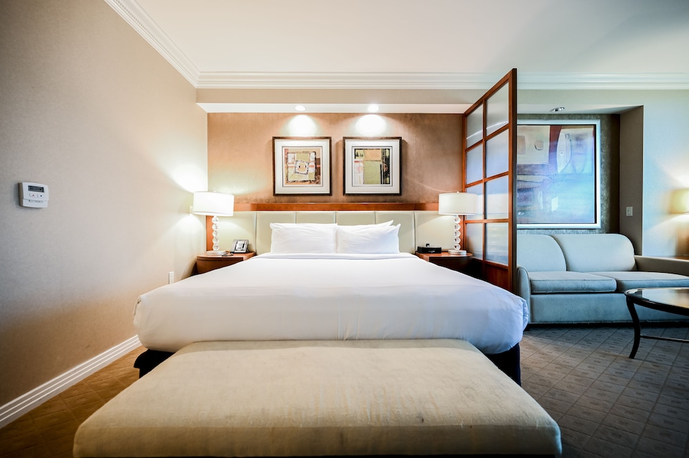 stripviewsuites two bedroom at signature