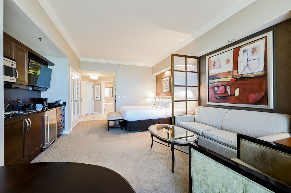 stripviewsuites two bedroom at signature