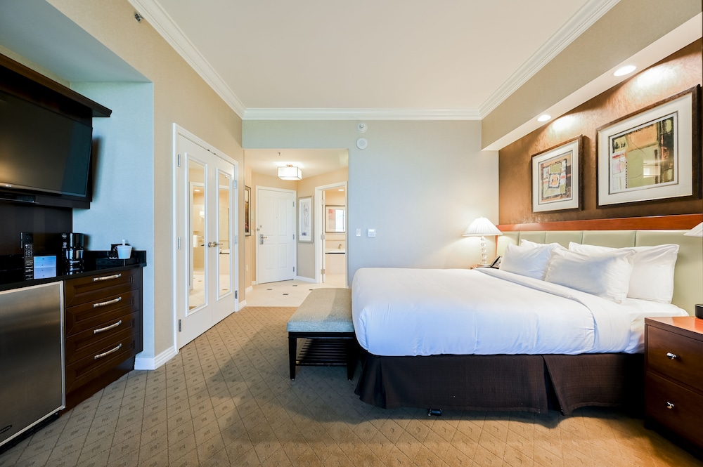 stripviewsuites two bedroom at signature