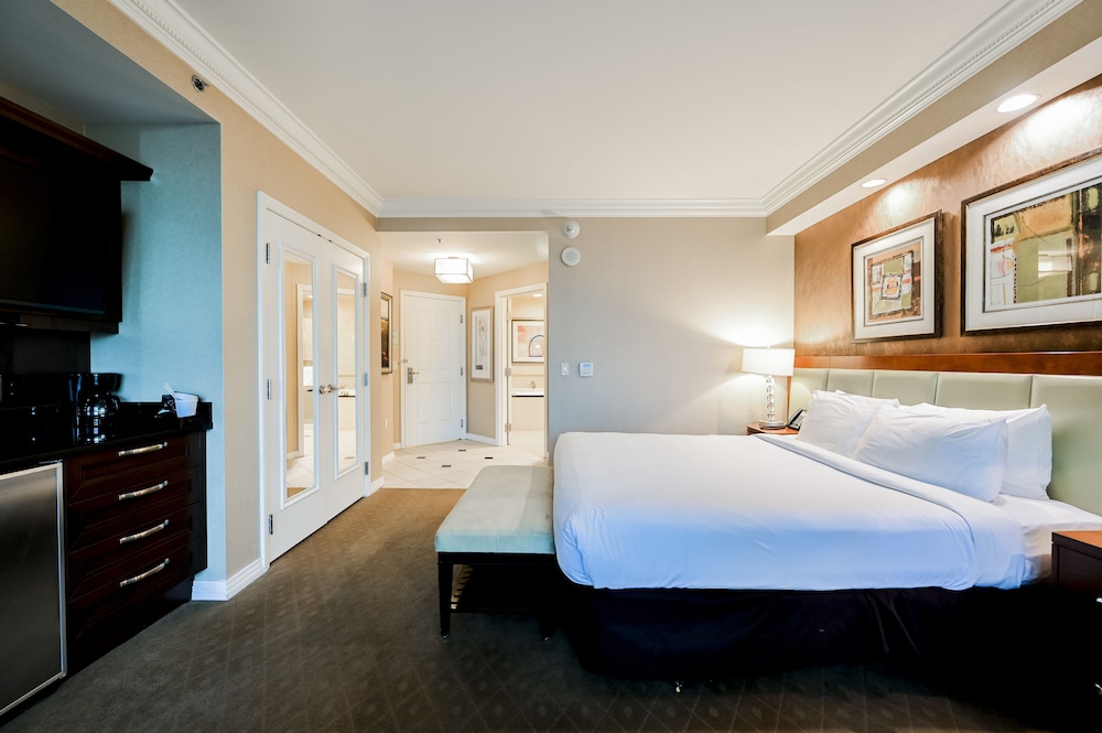 stripviewsuites two bedroom at signature