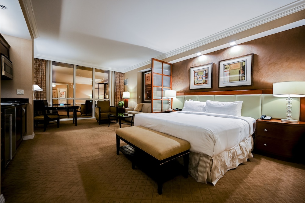 stripviewsuites two bedroom at signature