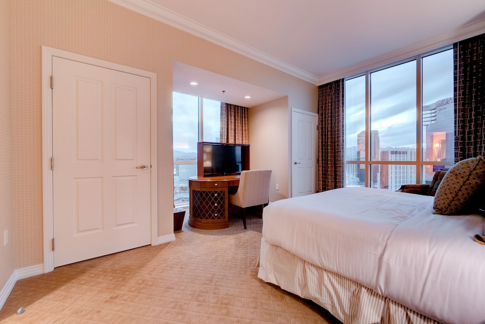 stripviewsuites two bedroom at signature