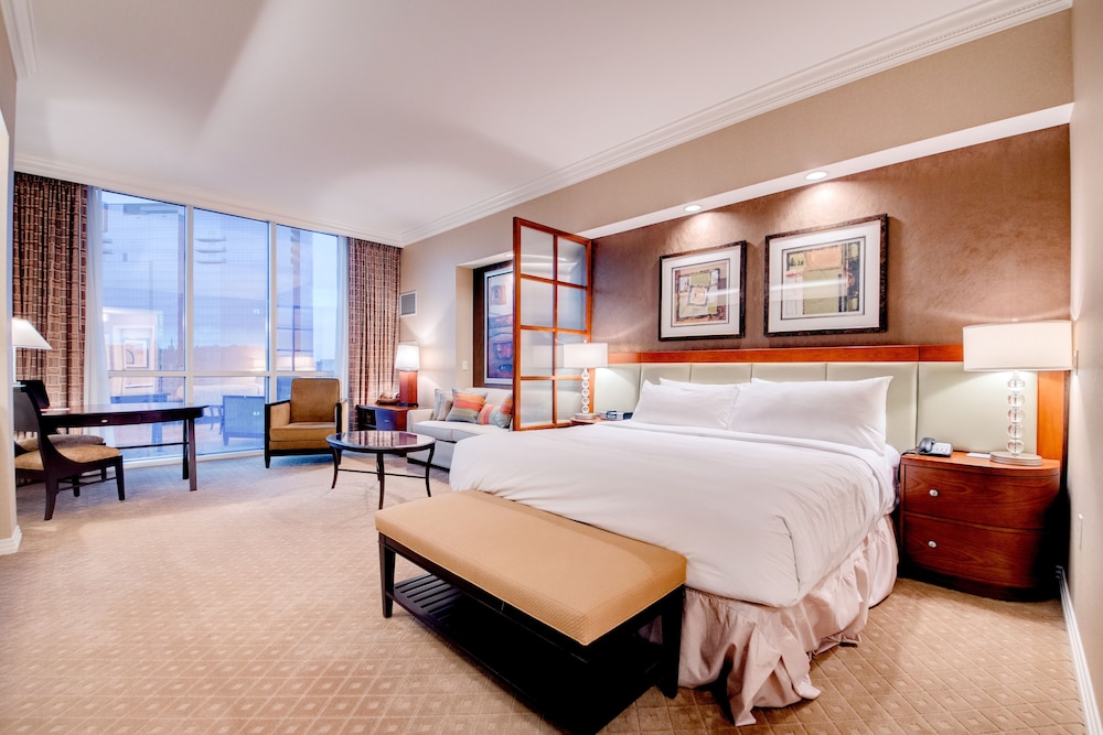 stripviewsuites two bedroom at signature