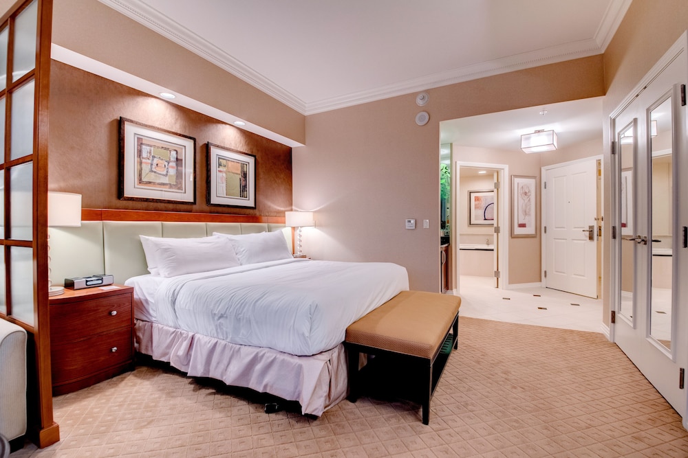 stripviewsuites two bedroom at signature