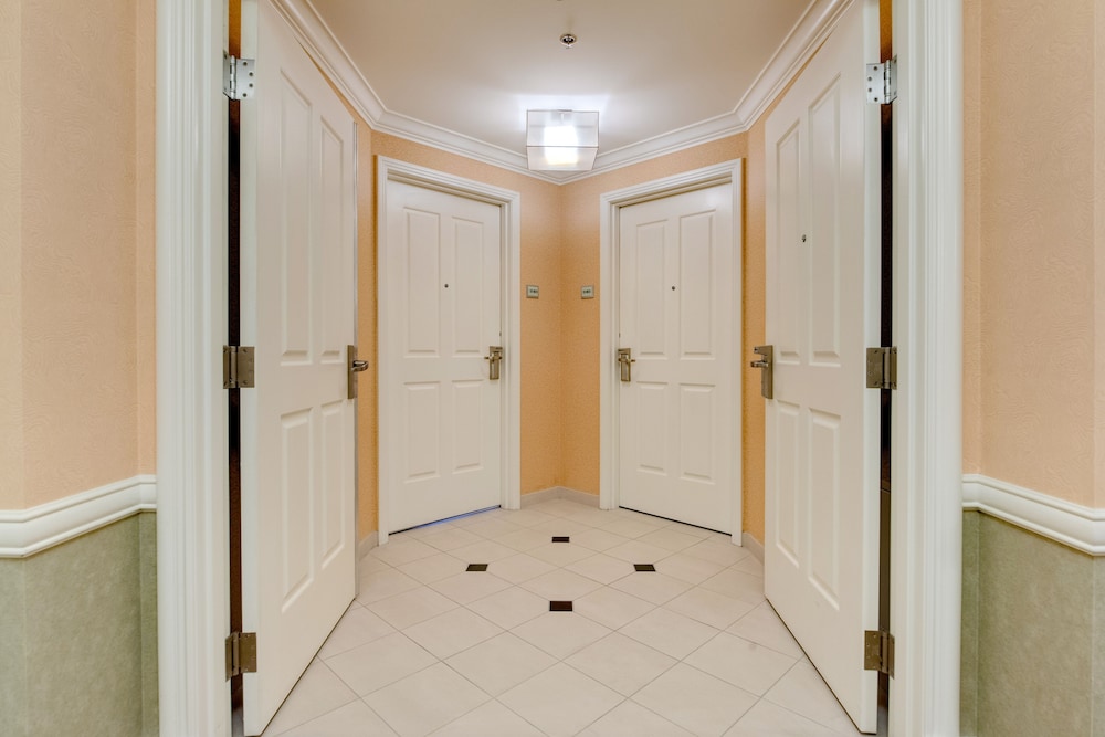 stripviewsuites two bedroom at signature