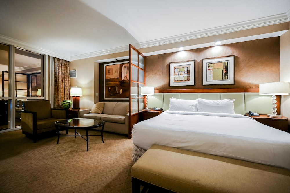 stripviewsuites two bedroom at signature