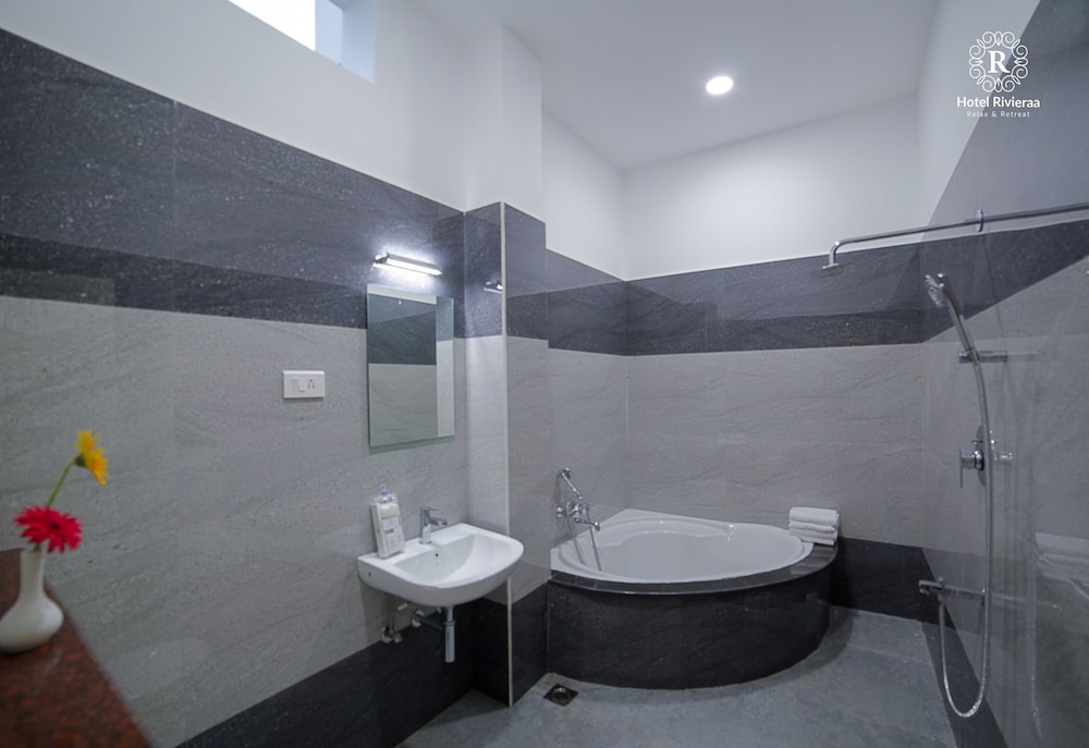 oyo 3697 hotel rivieraa