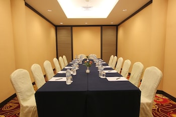 harmoni suites hotel