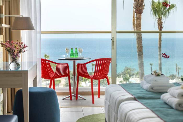 leonardo laura beach and splash resort