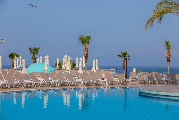 leonardo laura beach and splash resort