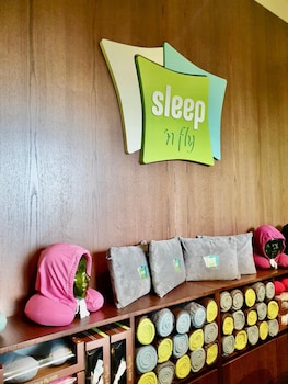 sleep n fly sleep lounge dubai international airport c gates