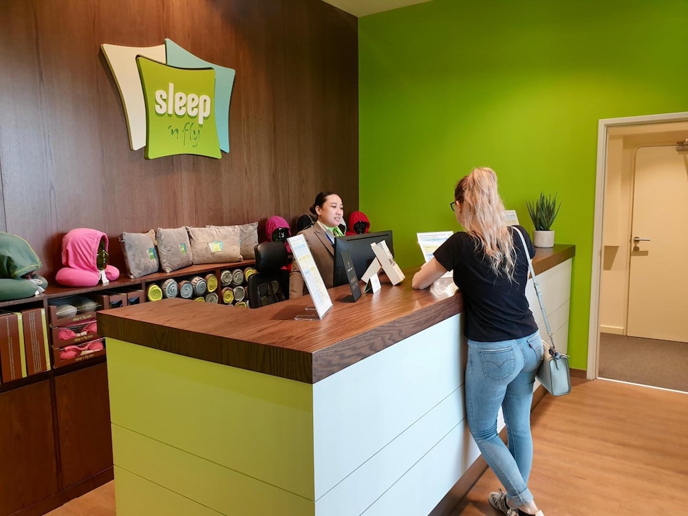 sleep n fly sleep lounge dubai international airport c gates