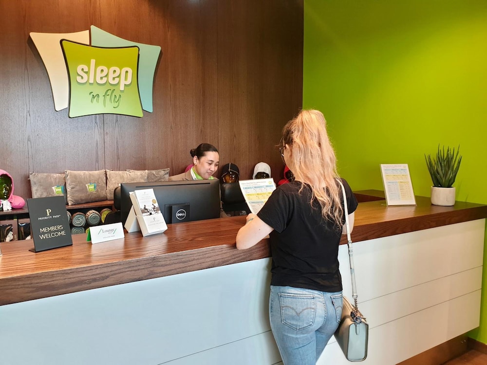 sleep n fly sleep lounge dubai international airport c gates