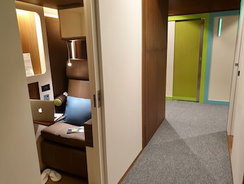 sleep n fly sleep lounge dubai international airport c gates