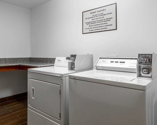 comfort suites airport