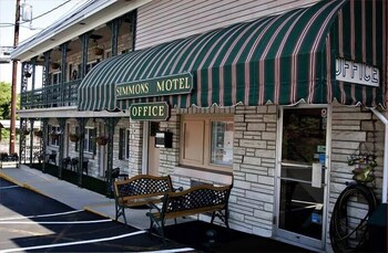 Simmons Motel,Dauphin County>>Dauphin,2 star
