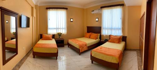 hostal california inn