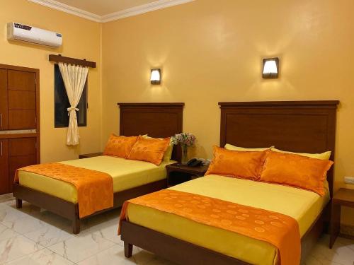 hostal california inn