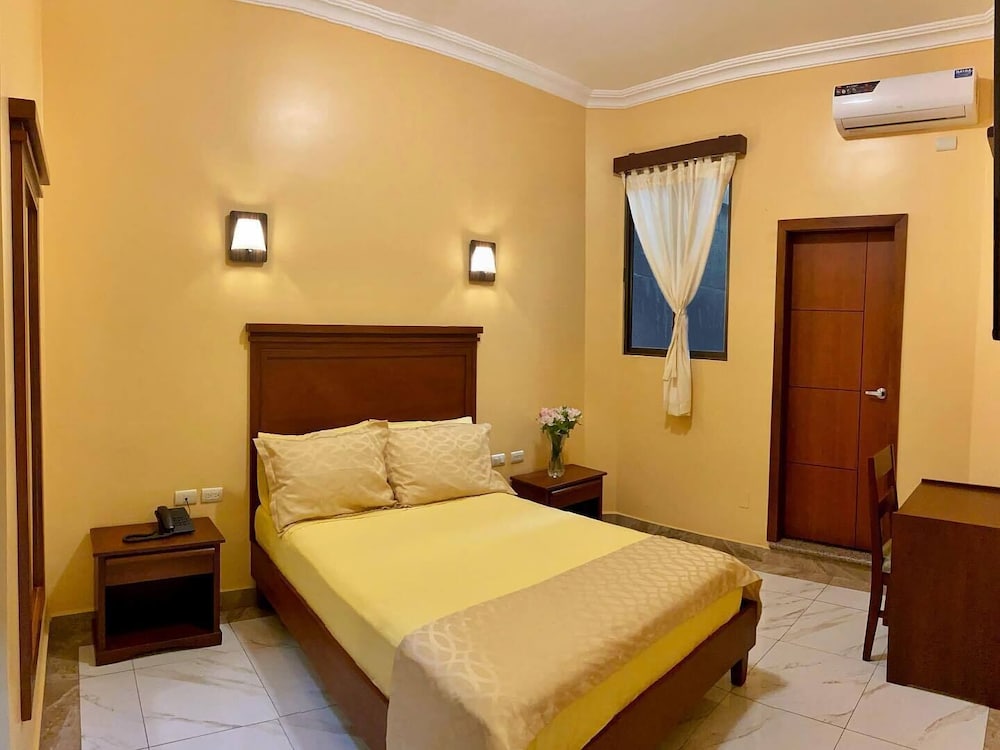 hostal california inn