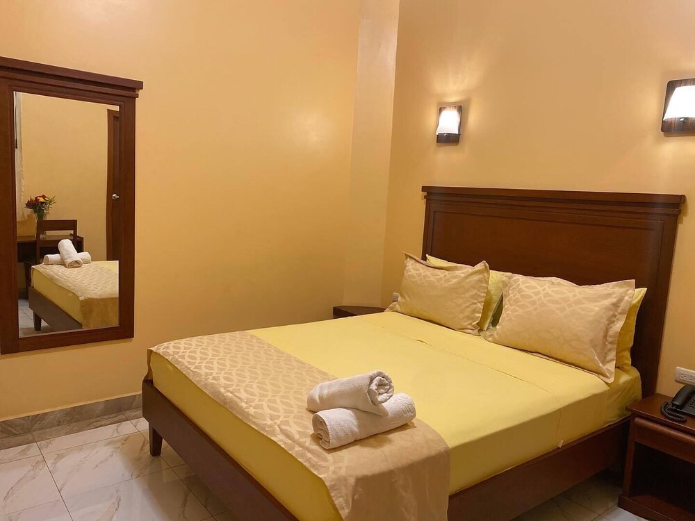 hostal california inn