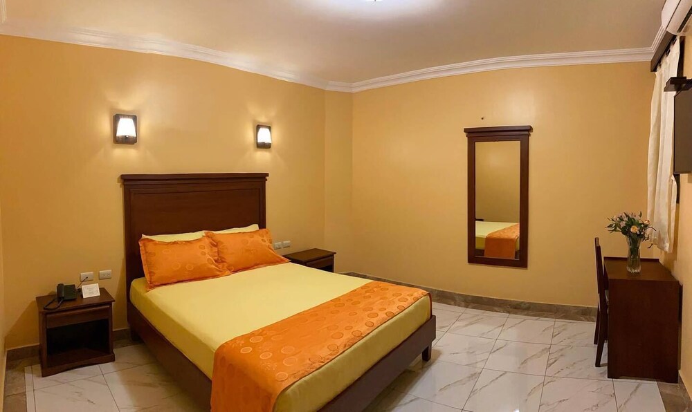 hostal california inn