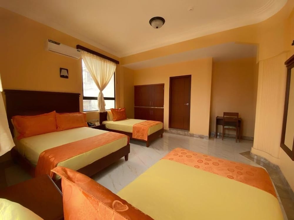 hostal california inn