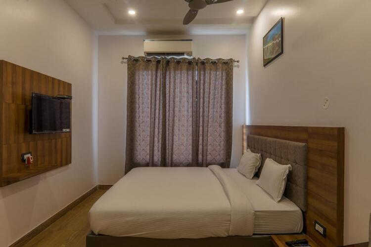 hotel global inn gold lucknow