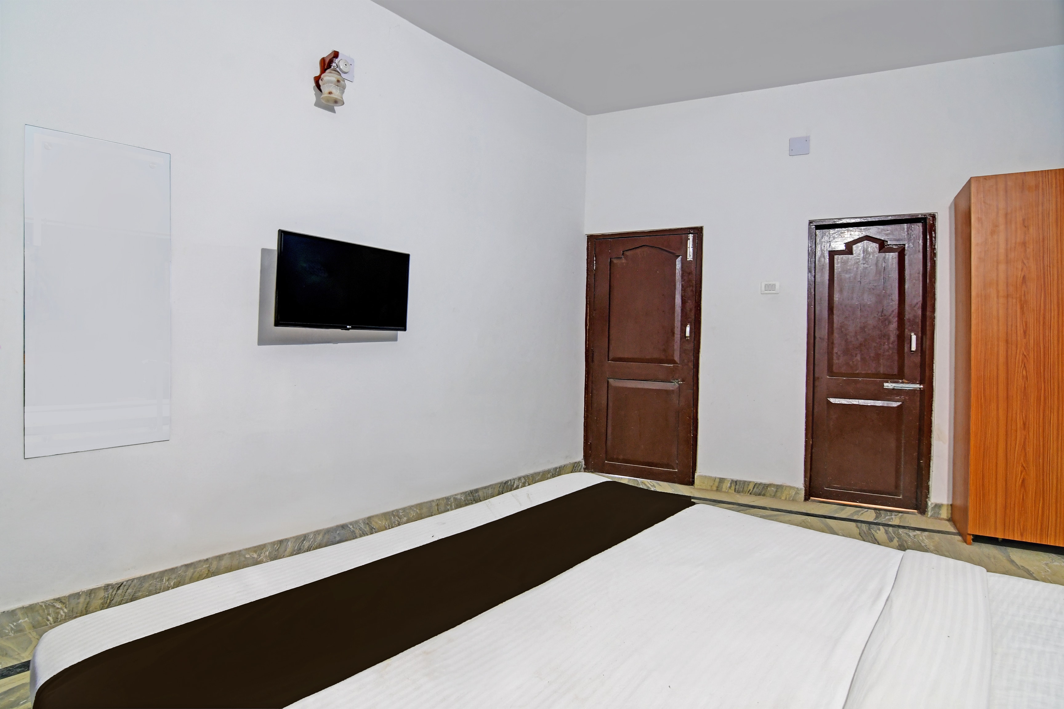 oyo home elite stay near shri shri shiridi sai mandir