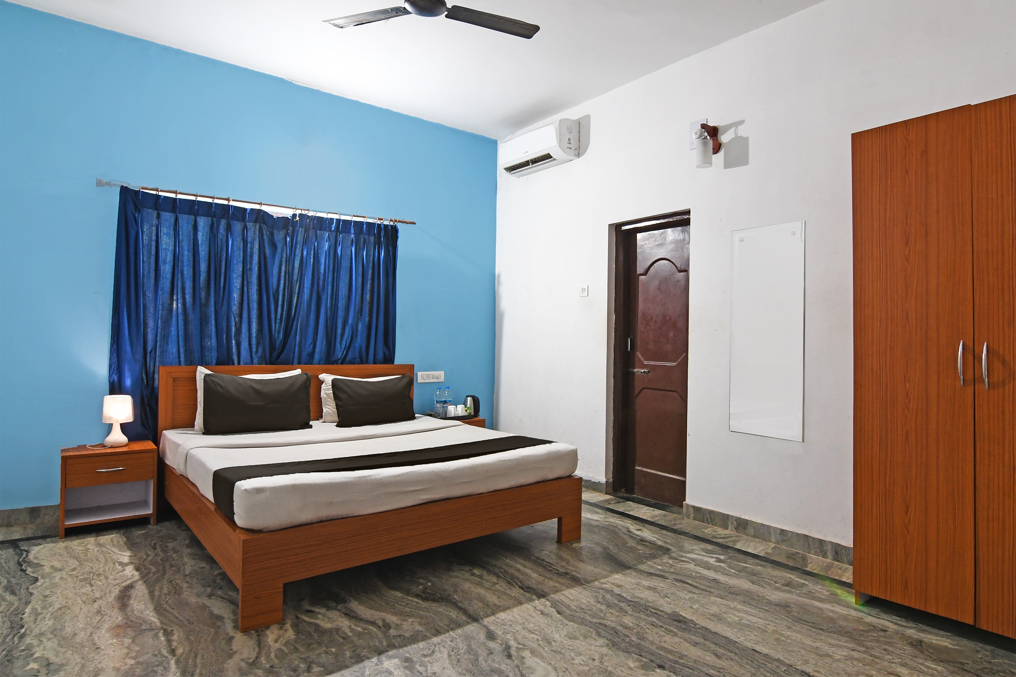 oyo home elite stay near shri shri shiridi sai mandir