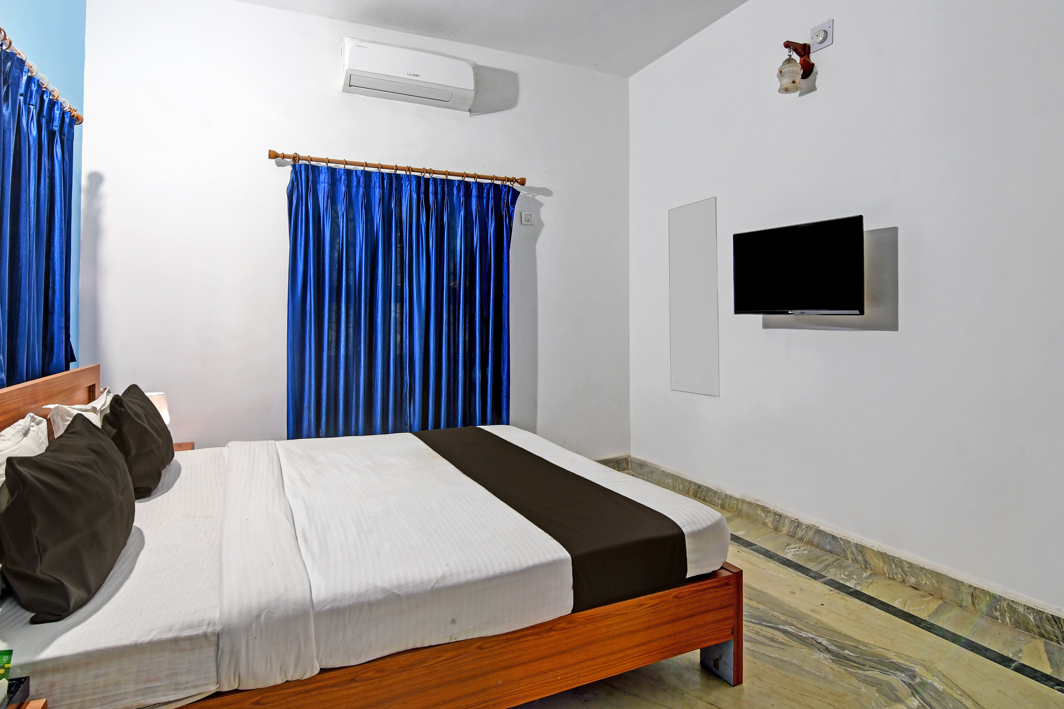 oyo home elite stay near shri shri shiridi sai mandir