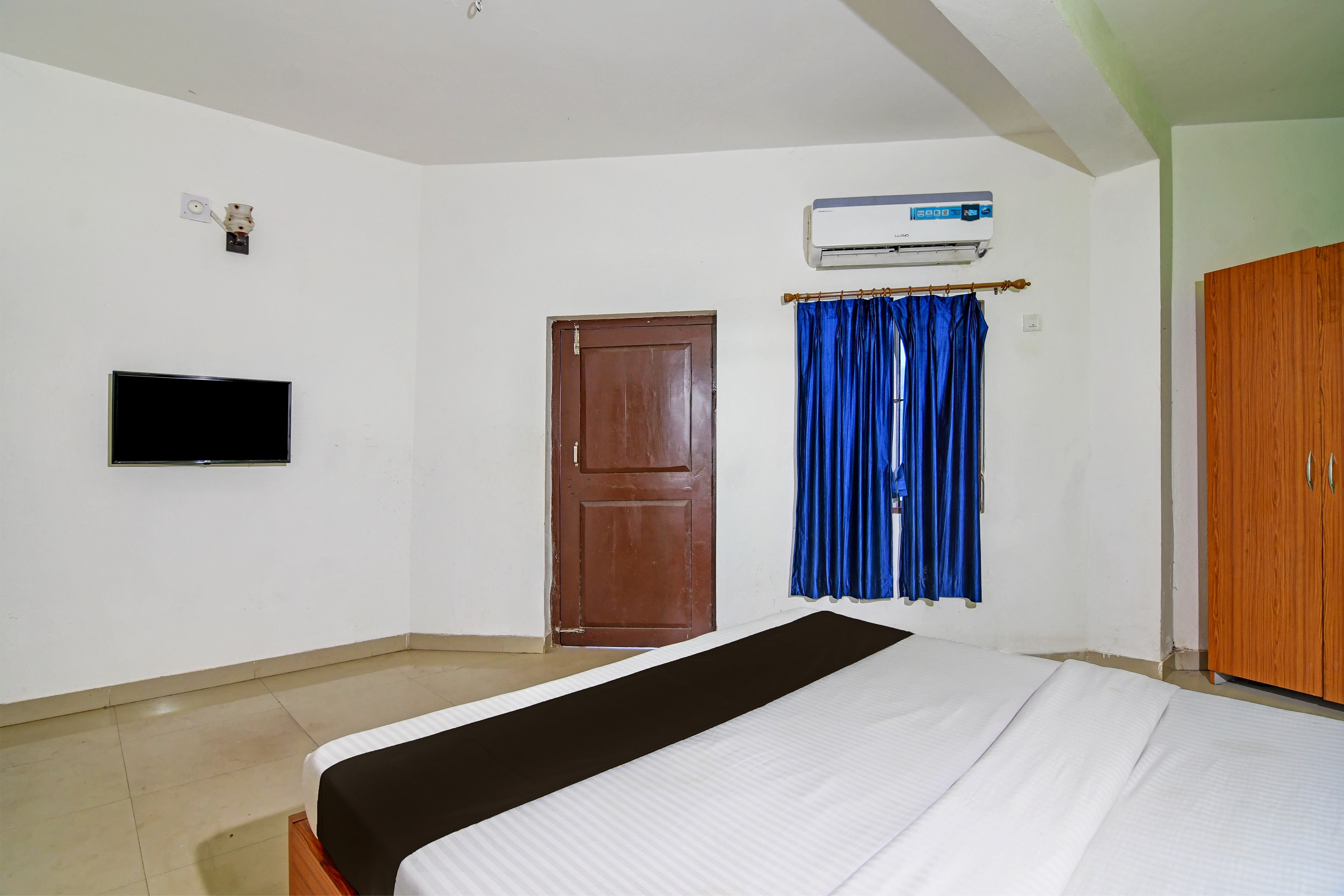 oyo home elite stay near shri shri shiridi sai mandir