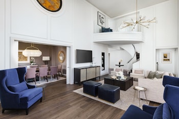 the towers at lotte new york palace