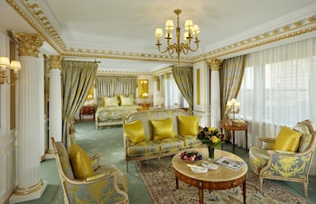 the towers at lotte new york palace