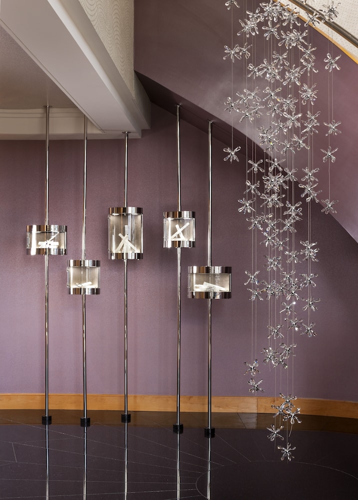 the towers at lotte new york palace