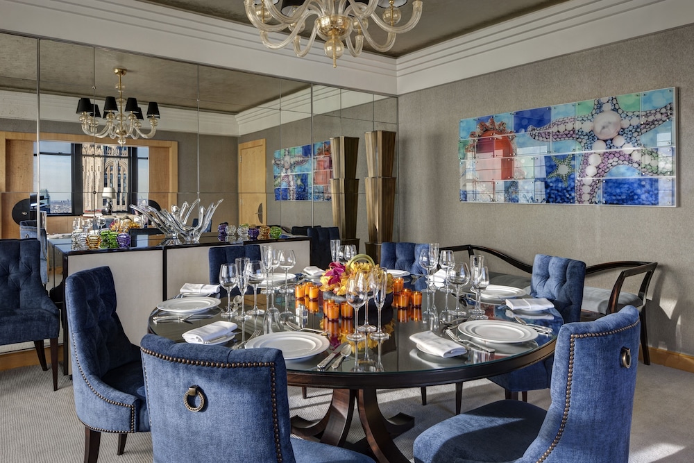 the towers at lotte new york palace