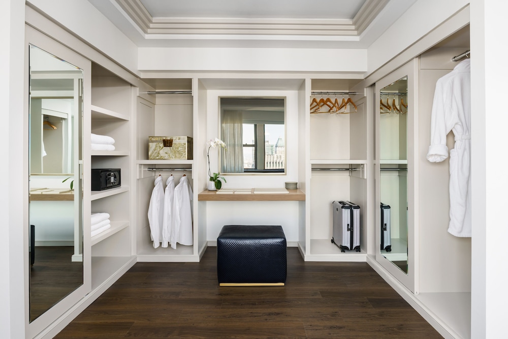 the towers at lotte new york palace