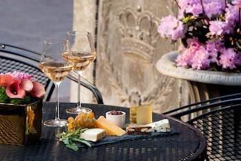 the towers at lotte new york palace