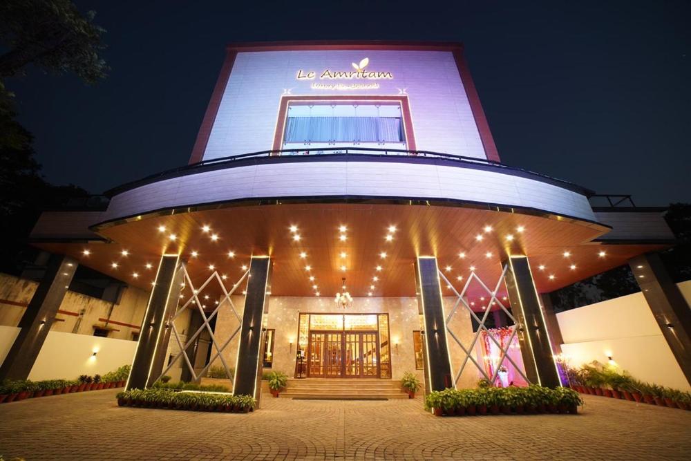 hotel le amritam