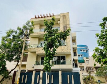 olive service apartments dlf cyber city