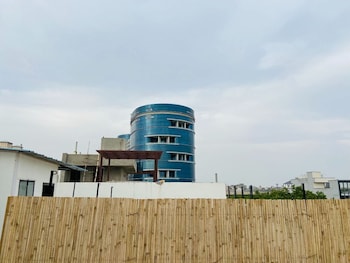 olive service apartments dlf cyber city