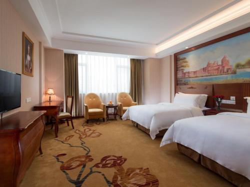 Vienna Hotel Jieyang Puning High-Speed Rail Station Branch,,4 star